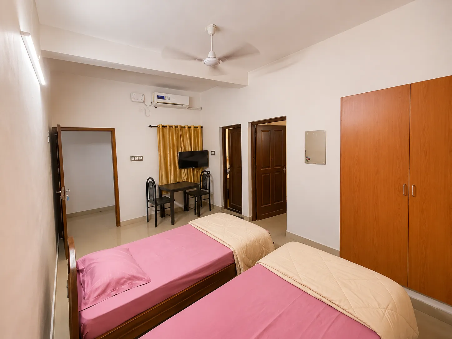 Standard Single Room - Interior View #4