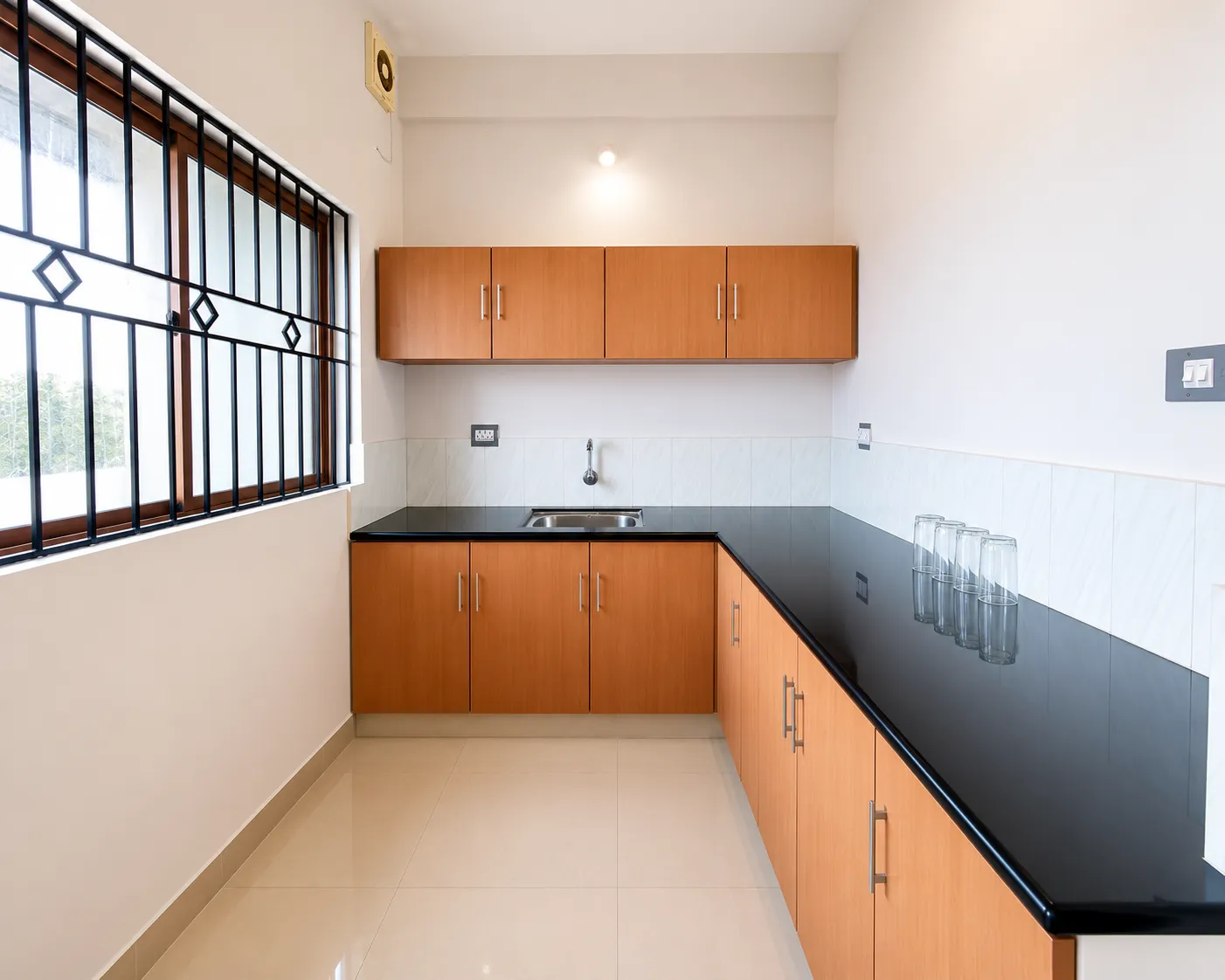 3 Bed Single Room (308) - Interior View #1
